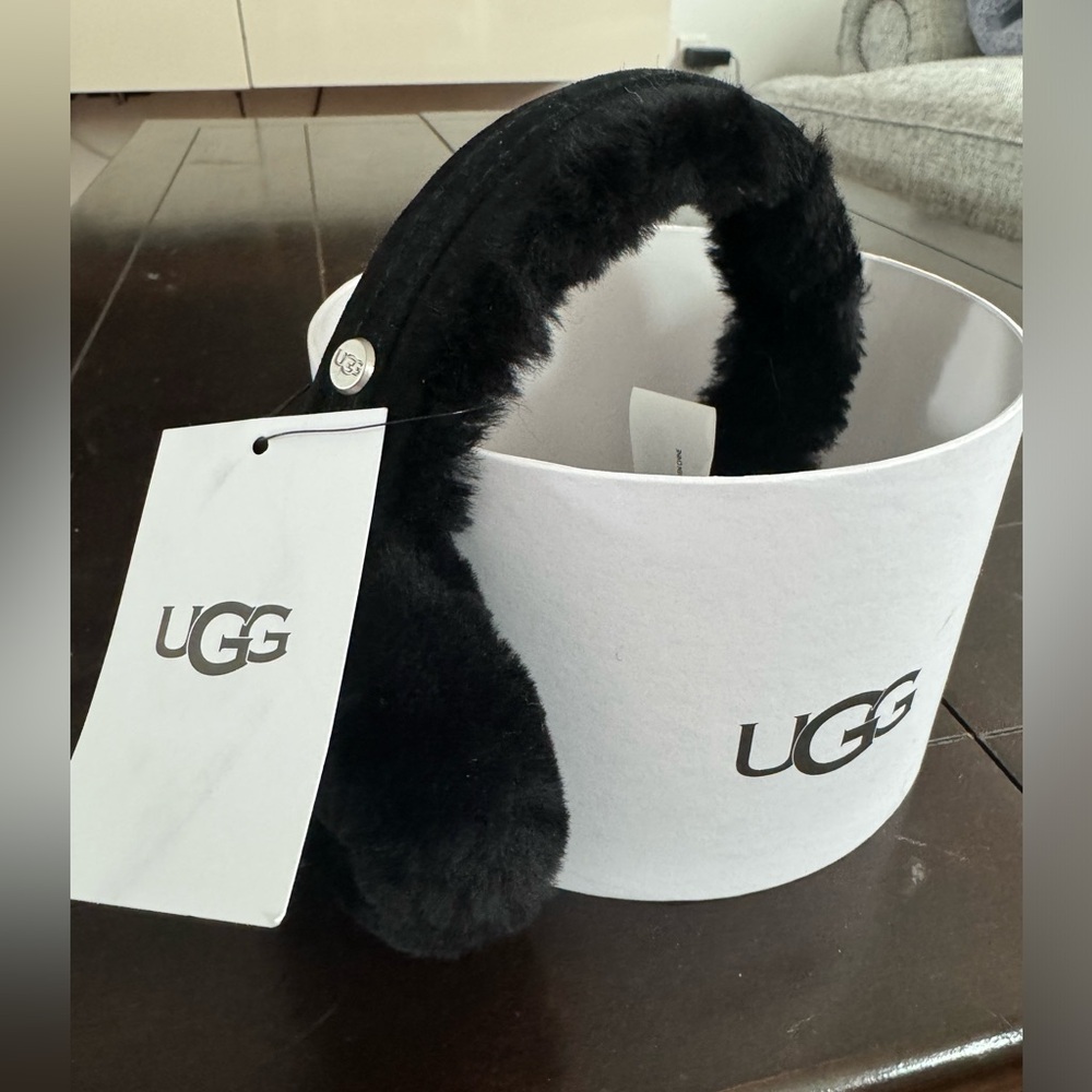 Ugg Earmuff woman black